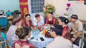 Ashanty Instagram - Alhamdulillah bisa kumpul🙏
Silaturahmi di acara @kvin_menzel dan @chintyangelinaa , semoga bisa selalu penuh dengan cinta, seperti kami hari ini yg sangat bahagia bisa hadir mengikuti acara adat yg luar biasa penuh makna!!