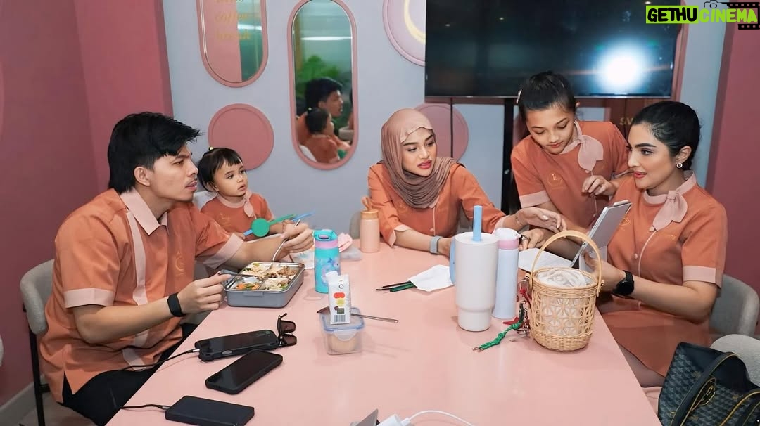 Ashanty - 32.3K Likes - Alhamdulillah ya Allah, pembukaan @lumiere.pusat diberi kelancaran..
Terima kasih semua yg udah suka dan kangen sama menu2 dari Lumiere!!
Rasanya bener2 seperti 6 tahun lalu saat kita mau pembukaan.. hanya aja ini lebih matang, lebih komplit, dan pastinya kedepan akan banyak inovasi2 dari kami😍
Mohon doanya yaa🙏🙏🙏

Outfit by @bloomingelephant
