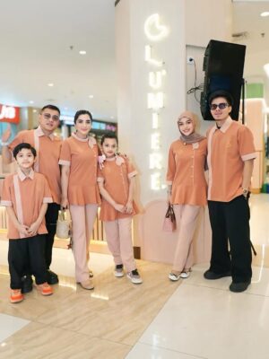 Ashanty Instagram - Alhamdulillah ya Allah, pembukaan @lumiere.pusat diberi kelancaran..
Terima kasih semua yg udah suka dan kangen sama menu2 dari Lumiere!!
Rasanya bener2 seperti 6 tahun lalu saat kita mau pembukaan.. hanya aja ini lebih matang, lebih komplit, dan pastinya kedepan akan banyak inovasi2 dari kami😍
Mohon doanya yaa🙏🙏🙏
Outfit by @bloomingelephant