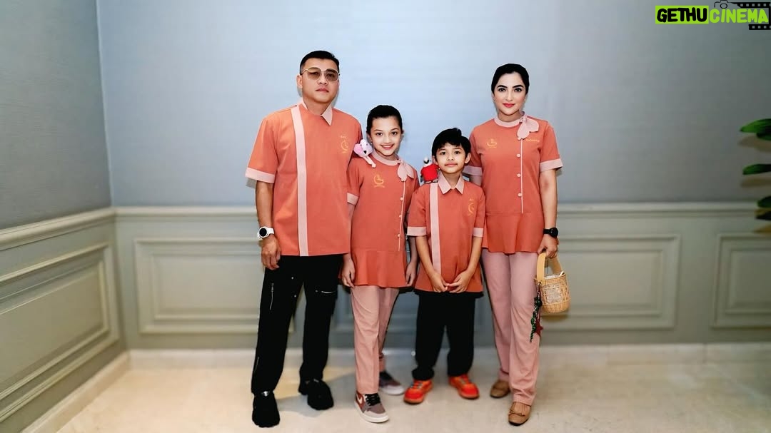 Ashanty - 32.3K Likes - Alhamdulillah ya Allah, pembukaan @lumiere.pusat diberi kelancaran..
Terima kasih semua yg udah suka dan kangen sama menu2 dari Lumiere!!
Rasanya bener2 seperti 6 tahun lalu saat kita mau pembukaan.. hanya aja ini lebih matang, lebih komplit, dan pastinya kedepan akan banyak inovasi2 dari kami😍
Mohon doanya yaa🙏🙏🙏

Outfit by @bloomingelephant