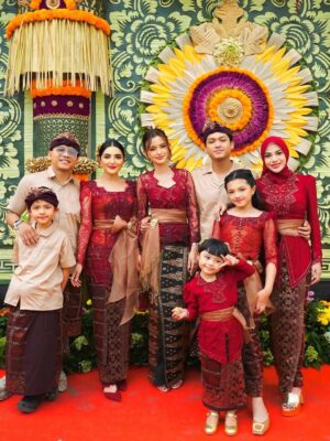 Ashanty Instagram - Alhamdulillah bisa kumpul🙏
Silaturahmi di acara @kvin_menzel dan @chintyangelinaa , semoga bisa selalu penuh dengan cinta, seperti kami hari ini yg sangat bahagia bisa hadir mengikuti acara adat yg luar biasa penuh makna!!