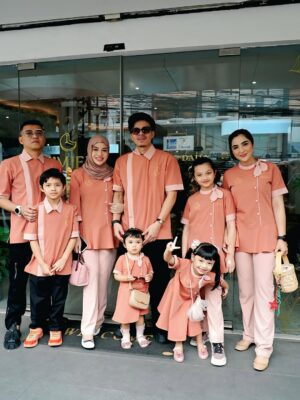 Ashanty Instagram - Alhamdulillah ya Allah, pembukaan @lumiere.pusat diberi kelancaran..
Terima kasih semua yg udah suka dan kangen sama menu2 dari Lumiere!!
Rasanya bener2 seperti 6 tahun lalu saat kita mau pembukaan.. hanya aja ini lebih matang, lebih komplit, dan pastinya kedepan akan banyak inovasi2 dari kami😍
Mohon doanya yaa🙏🙏🙏
Outfit by @bloomingelephant
