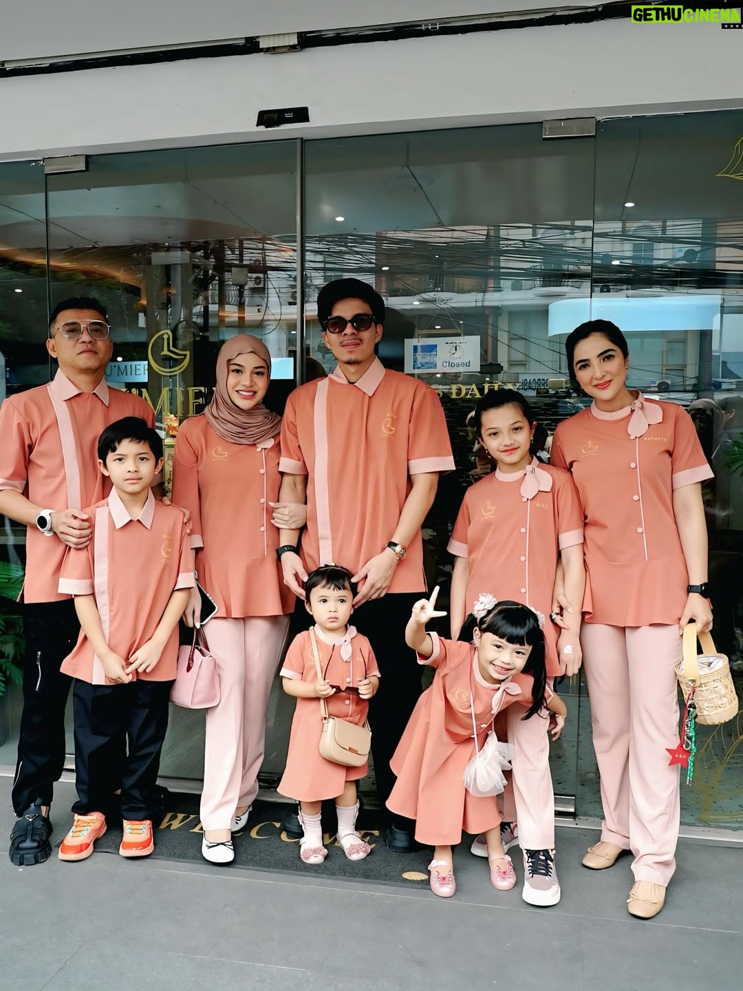 Ashanty - 32.3K Likes - Alhamdulillah ya Allah, pembukaan @lumiere.pusat diberi kelancaran..
Terima kasih semua yg udah suka dan kangen sama menu2 dari Lumiere!!
Rasanya bener2 seperti 6 tahun lalu saat kita mau pembukaan.. hanya aja ini lebih matang, lebih komplit, dan pastinya kedepan akan banyak inovasi2 dari kami😍
Mohon doanya yaa🙏🙏🙏

Outfit by @bloomingelephant