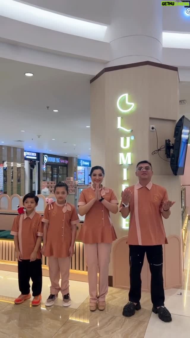 Ashanty - 37.1K Likes - Lumiere sudah mulai buka hari ini! Buat kalian yang dari kemarin udah excited banget nungguin Lumiere, jangan lupa mampir dan cobain yaaa 😍 kali ini rasanya bener2 enak banget dan yang pastinya lumeer di mulut kalian! 🥰

Outfit by @bloomingelephant