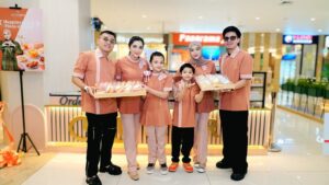 Ashanty Instagram - Alhamdulillah ya Allah, pembukaan @lumiere.pusat diberi kelancaran..
Terima kasih semua yg udah suka dan kangen sama menu2 dari Lumiere!!
Rasanya bener2 seperti 6 tahun lalu saat kita mau pembukaan.. hanya aja ini lebih matang, lebih komplit, dan pastinya kedepan akan banyak inovasi2 dari kami😍
Mohon doanya yaa🙏🙏🙏
Outfit by @bloomingelephant