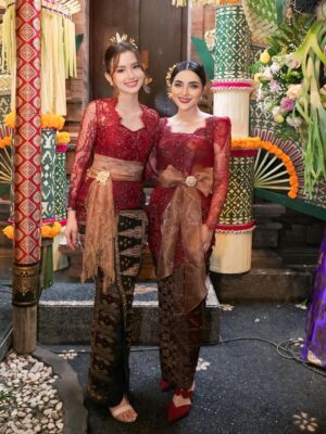 Ashanty Instagram - Loved ones at a special celebration😍
Outfit @windysavosacouture
MUA : @sita_makeup
Hairdo : @ayuhairstylist