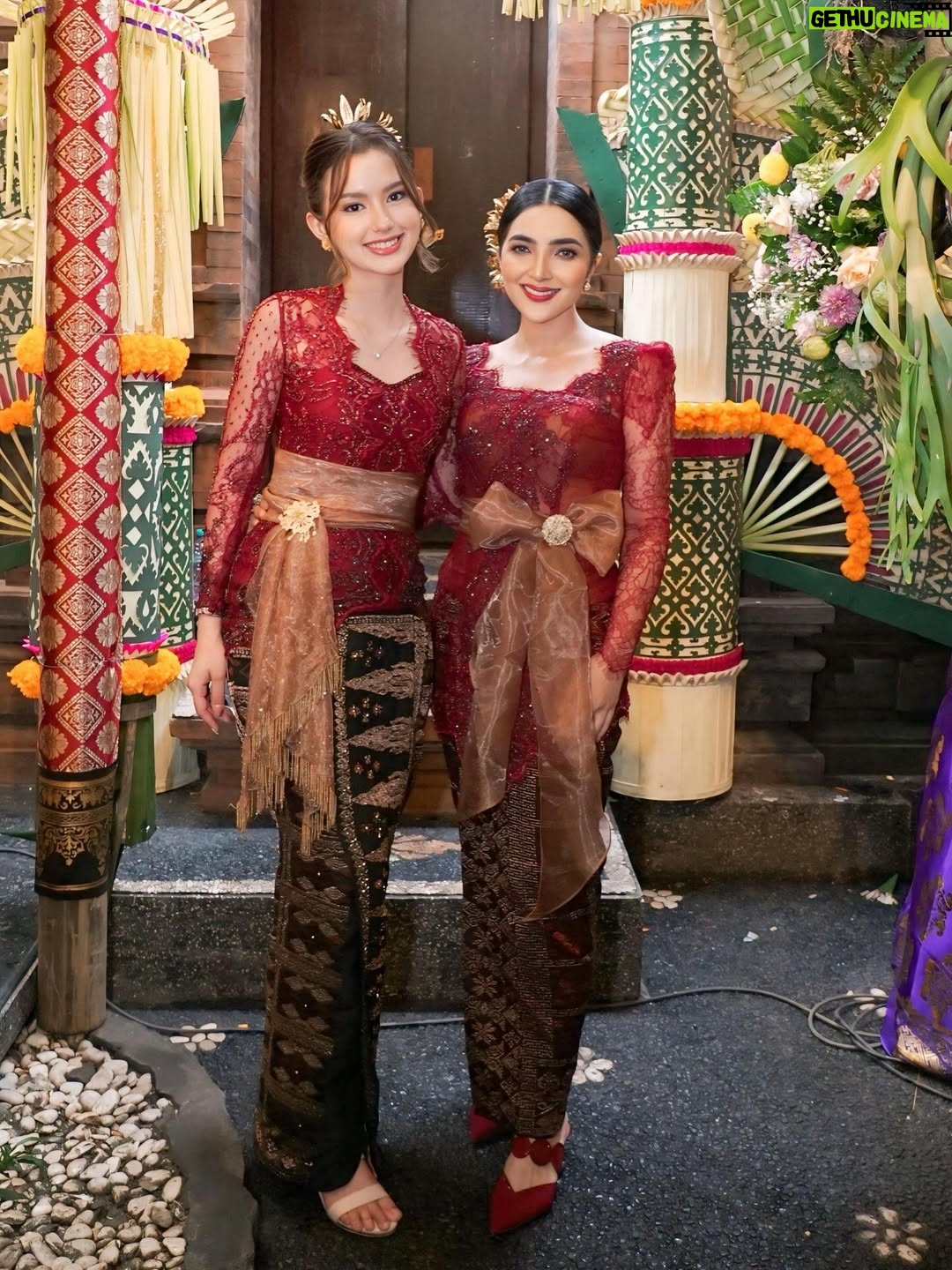 Ashanty - 222.1K Likes - Loved ones at a special celebration😍

Outfit @windysavosacouture 
MUA : @sita_makeup 
Hairdo : @ayuhairstylist