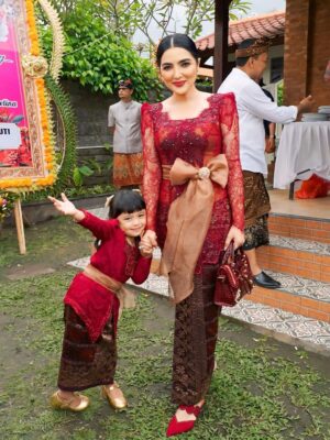 Ashanty Instagram - Loved ones at a special celebration😍
Outfit @windysavosacouture
MUA : @sita_makeup
Hairdo : @ayuhairstylist