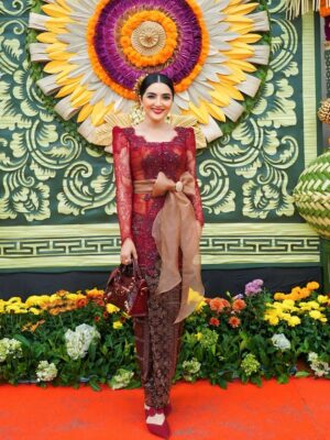 Ashanty Instagram - Loved ones at a special celebration😍
Outfit @windysavosacouture
MUA : @sita_makeup
Hairdo : @ayuhairstylist