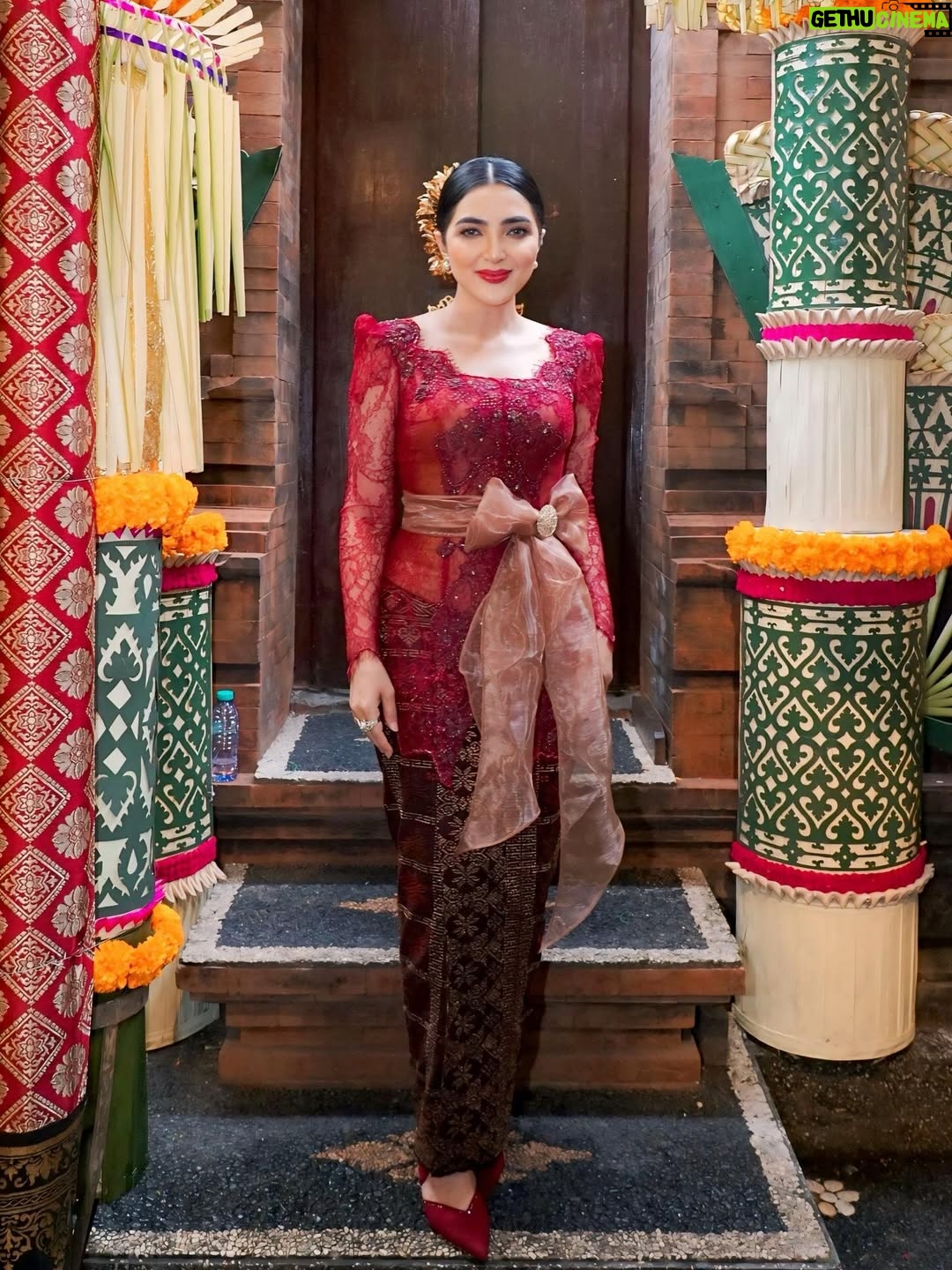 Ashanty - 222.1K Likes - Loved ones at a special celebration😍

Outfit @windysavosacouture 
MUA : @sita_makeup 
Hairdo : @ayuhairstylist