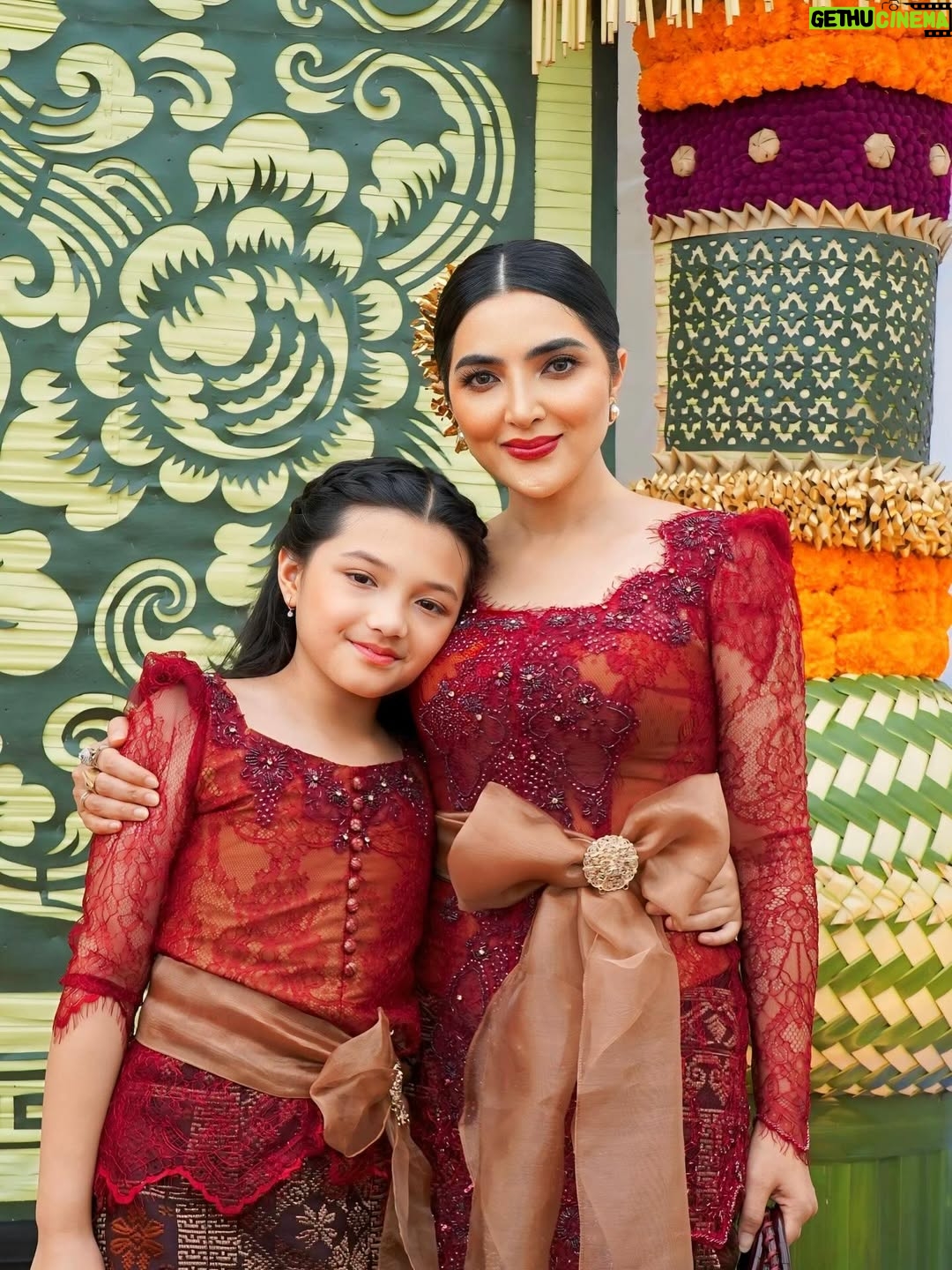 Ashanty - 222.1K Likes - Loved ones at a special celebration😍

Outfit @windysavosacouture 
MUA : @sita_makeup 
Hairdo : @ayuhairstylist