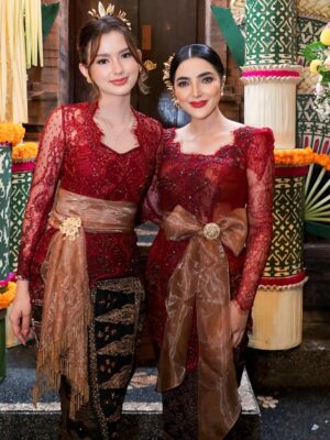 Ashanty Instagram - Loved ones at a special celebration😍
Outfit @windysavosacouture
MUA : @sita_makeup
Hairdo : @ayuhairstylist