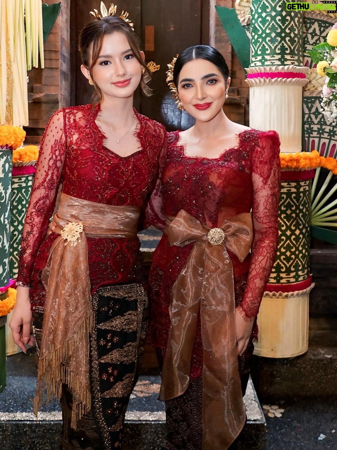 Ashanty - 222.1K Likes - Loved ones at a special celebration😍

Outfit @windysavosacouture 
MUA : @sita_makeup 
Hairdo : @ayuhairstylist