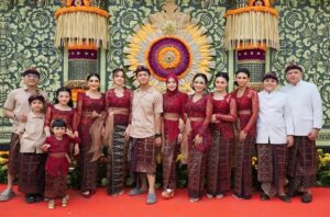 Ashanty Instagram - Alhamdulillah bisa kumpul🙏
Silaturahmi di acara @kvin_menzel dan @chintyangelinaa , semoga bisa selalu penuh dengan cinta, seperti kami hari ini yg sangat bahagia bisa hadir mengikuti acara adat yg luar biasa penuh makna!!