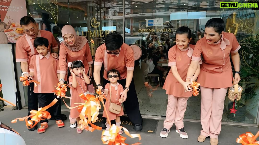 Ashanty - 32.3K Likes - Alhamdulillah ya Allah, pembukaan @lumiere.pusat diberi kelancaran..
Terima kasih semua yg udah suka dan kangen sama menu2 dari Lumiere!!
Rasanya bener2 seperti 6 tahun lalu saat kita mau pembukaan.. hanya aja ini lebih matang, lebih komplit, dan pastinya kedepan akan banyak inovasi2 dari kami😍
Mohon doanya yaa🙏🙏🙏

Outfit by @bloomingelephant
