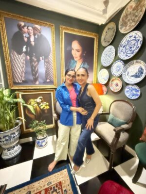 Ashanty Instagram - Secangkir teh panas, dan obrolan santai dengan Bunda yg awet muda dan baik hati🙏
Terima kasih untuk waktu nya, menjadi salah satu informan in-depth interview Desertasi saya😍
