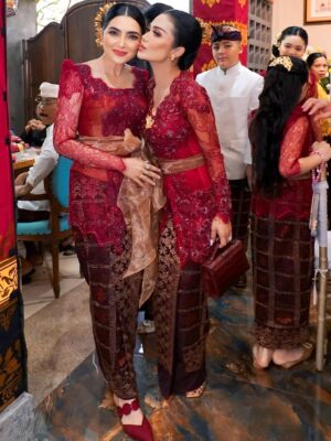 Ashanty Instagram - Loved ones at a special celebration😍
Outfit @windysavosacouture
MUA : @sita_makeup
Hairdo : @ayuhairstylist