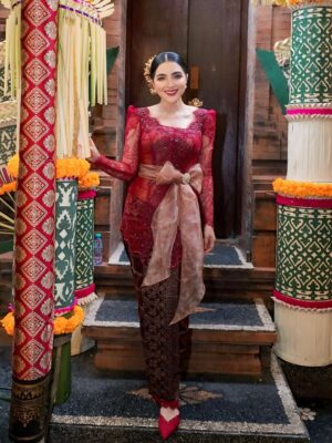 Ashanty Instagram - Loved ones at a special celebration😍
Outfit @windysavosacouture
MUA : @sita_makeup
Hairdo : @ayuhairstylist