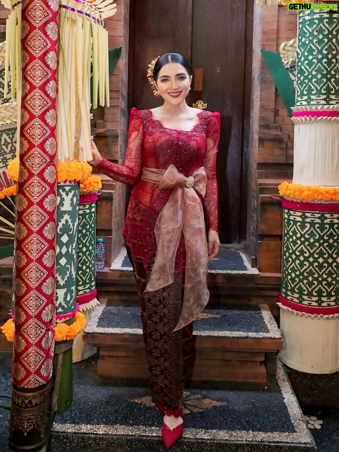 Ashanty - 222.1K Likes - Loved ones at a special celebration😍

Outfit @windysavosacouture 
MUA : @sita_makeup 
Hairdo : @ayuhairstylist