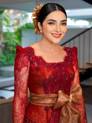 Ashanty Instagram - Loved ones at a special celebration😍
Outfit @windysavosacouture
MUA : @sita_makeup
Hairdo : @ayuhairstylist