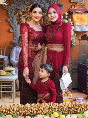 Ashanty Instagram - Loved ones at a special celebration😍
Outfit @windysavosacouture
MUA : @sita_makeup
Hairdo : @ayuhairstylist
