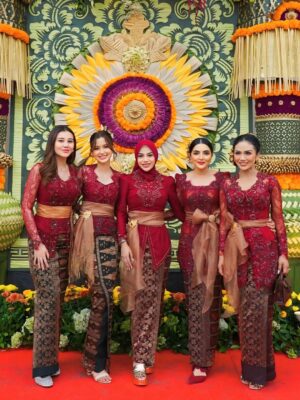 Ashanty Instagram - Alhamdulillah bisa kumpul🙏
Silaturahmi di acara @kvin_menzel dan @chintyangelinaa , semoga bisa selalu penuh dengan cinta, seperti kami hari ini yg sangat bahagia bisa hadir mengikuti acara adat yg luar biasa penuh makna!!