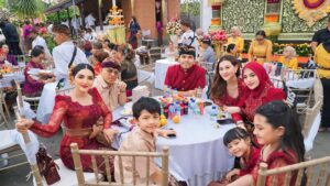 Ashanty Instagram - Alhamdulillah bisa kumpul🙏
Silaturahmi di acara @kvin_menzel dan @chintyangelinaa , semoga bisa selalu penuh dengan cinta, seperti kami hari ini yg sangat bahagia bisa hadir mengikuti acara adat yg luar biasa penuh makna!!