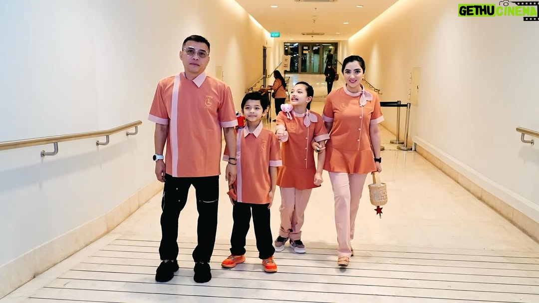 Ashanty - 32.3K Likes - Alhamdulillah ya Allah, pembukaan @lumiere.pusat diberi kelancaran..
Terima kasih semua yg udah suka dan kangen sama menu2 dari Lumiere!!
Rasanya bener2 seperti 6 tahun lalu saat kita mau pembukaan.. hanya aja ini lebih matang, lebih komplit, dan pastinya kedepan akan banyak inovasi2 dari kami😍
Mohon doanya yaa🙏🙏🙏

Outfit by @bloomingelephant