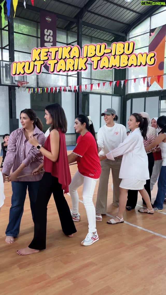 Ashanty - 24.4K Likes - Layangan putus ❎
Tarik tambang putus ✅

Emang tenaga ibu-ibu gak bisa di bohongin guys 😂