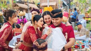 Ashanty Instagram - Alhamdulillah bisa kumpul🙏
Silaturahmi di acara @kvin_menzel dan @chintyangelinaa , semoga bisa selalu penuh dengan cinta, seperti kami hari ini yg sangat bahagia bisa hadir mengikuti acara adat yg luar biasa penuh makna!!