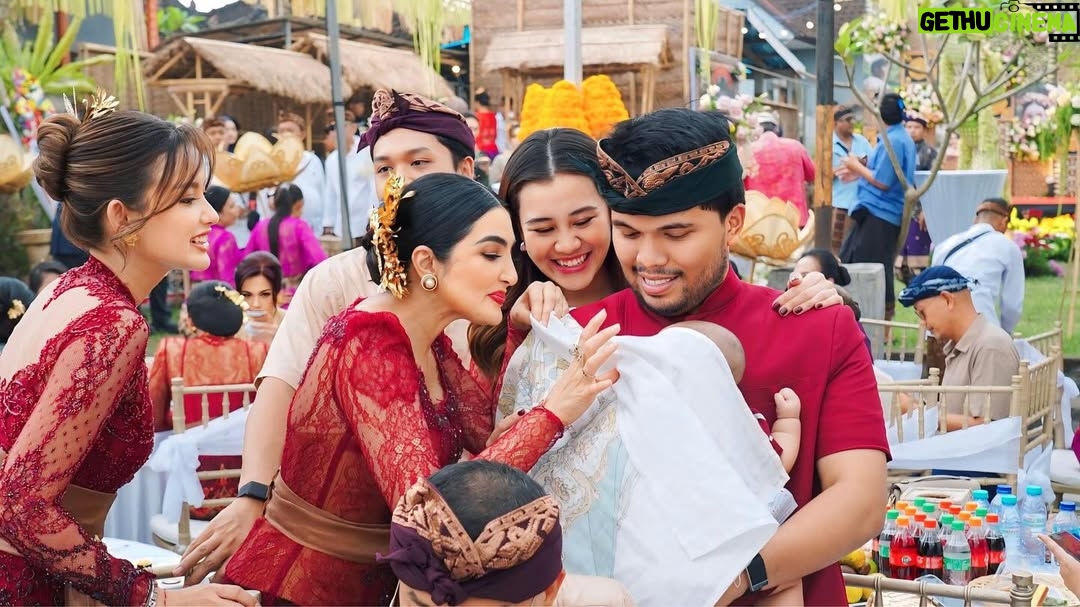 Ashanty - 67.7K Likes - Alhamdulillah bisa kumpul🙏
Silaturahmi di acara @kvin_menzel dan @chintyangelinaa , semoga bisa selalu penuh dengan cinta, seperti kami hari ini yg sangat bahagia bisa hadir mengikuti acara adat yg luar biasa penuh makna!!