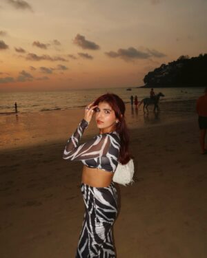 Ashi Khanna Instagram - Season 27, episode 1 🤭
thank you for your wishes everyone🩵 #TravelWithAk