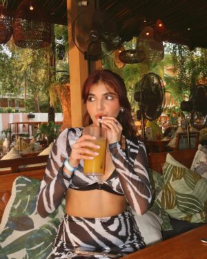Ashi Khanna Instagram - Season 27, episode 1 🤭
thank you for your wishes everyone🩵 #TravelWithAk