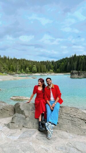 Ashi Khanna Instagram - Our mandatory little dance reel from Swiss 🥰✨ @laax
@shivesh17 #Laax #Caumasee #Trending #TravelWithAk #Switzerland