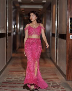 Ashi Khanna Instagram - Allow me to reintroduce myself ✨✨
.
📸 @square._frames
Wearing @labelmonik