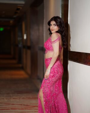 Ashi Khanna Instagram - Allow me to reintroduce myself ✨✨
.
📸 @square._frames
Wearing @labelmonik