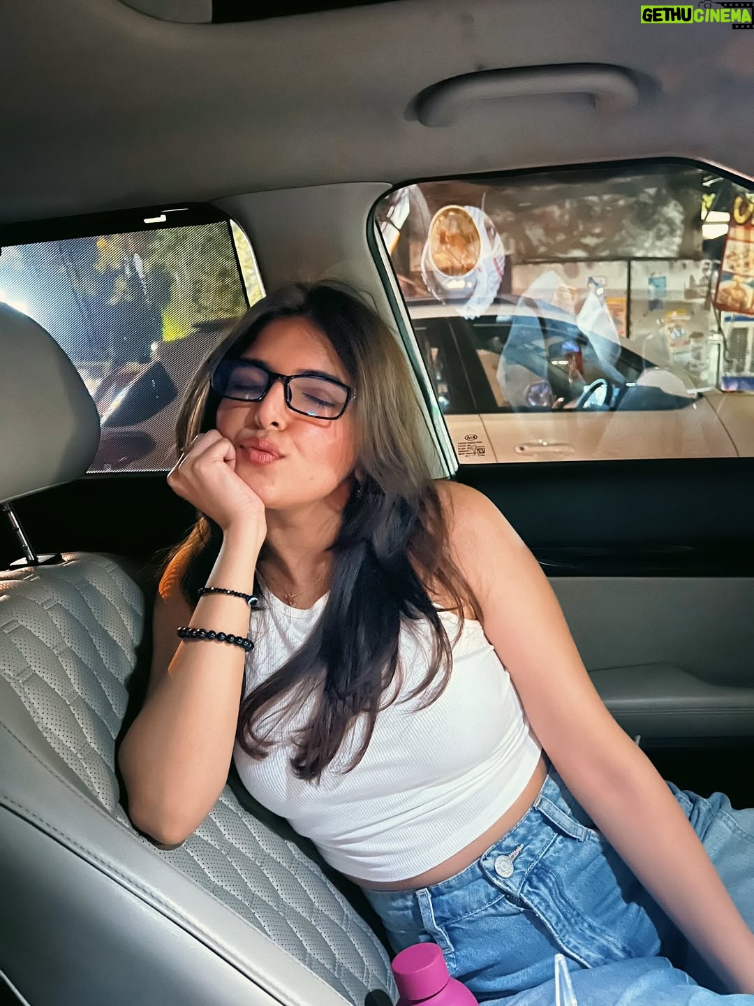 Ashi Khanna - 73.5K Likes - 🤎