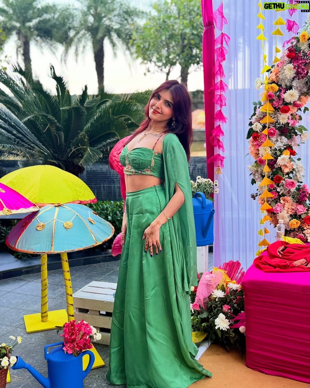 Ashi Khanna - 83.2K Likes - Spent 20 mins ironing my clothes aur fir gaadi me baithte hi dhappa 🤡  forgot to post these heh🥰💓 
.
Wearing: @baisegaba @the.yellow.dot
Jewels: @shoppaksha @spiffypublicrelations