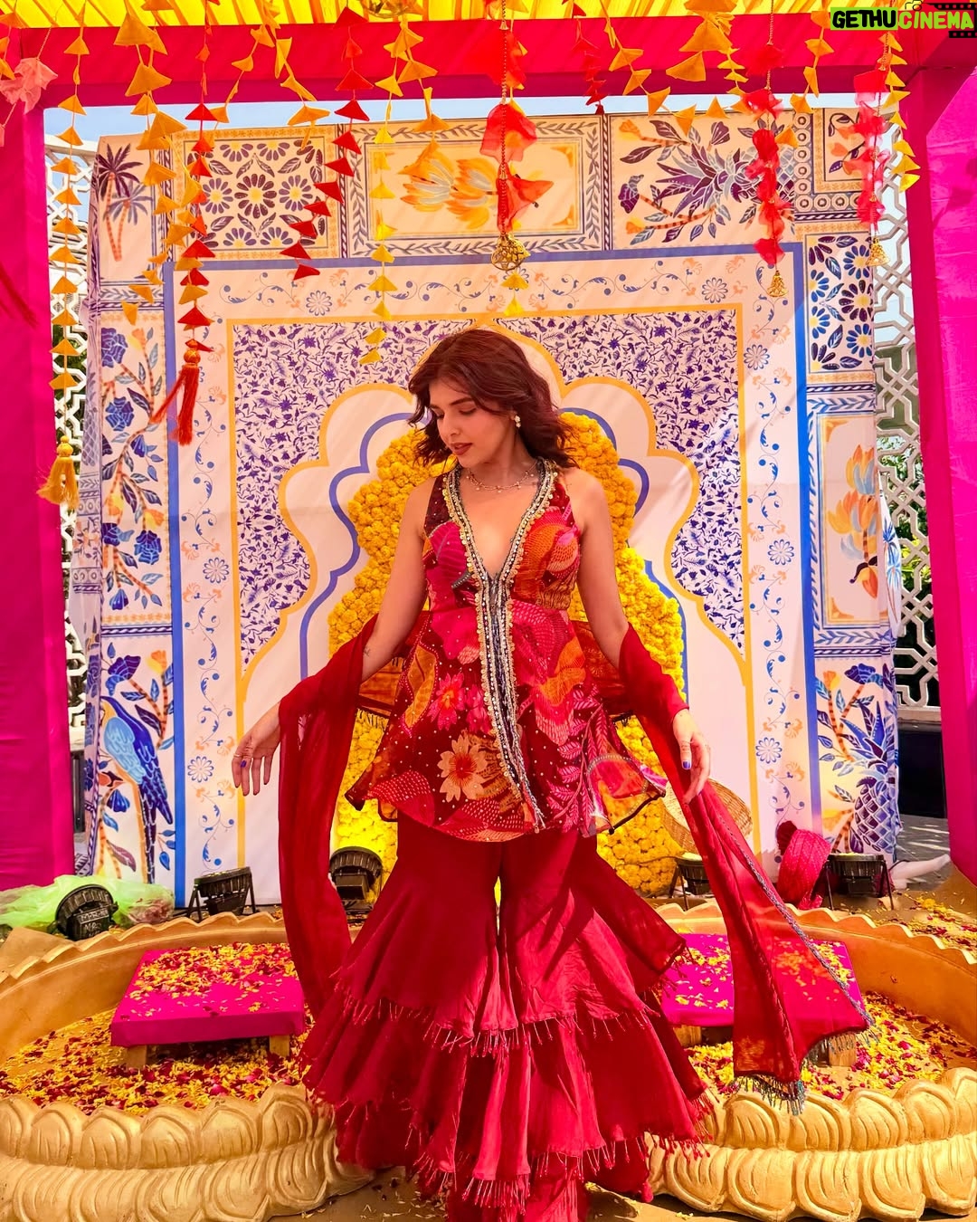 Ashi Khanna - 80K Likes - 🌼🌼🌼