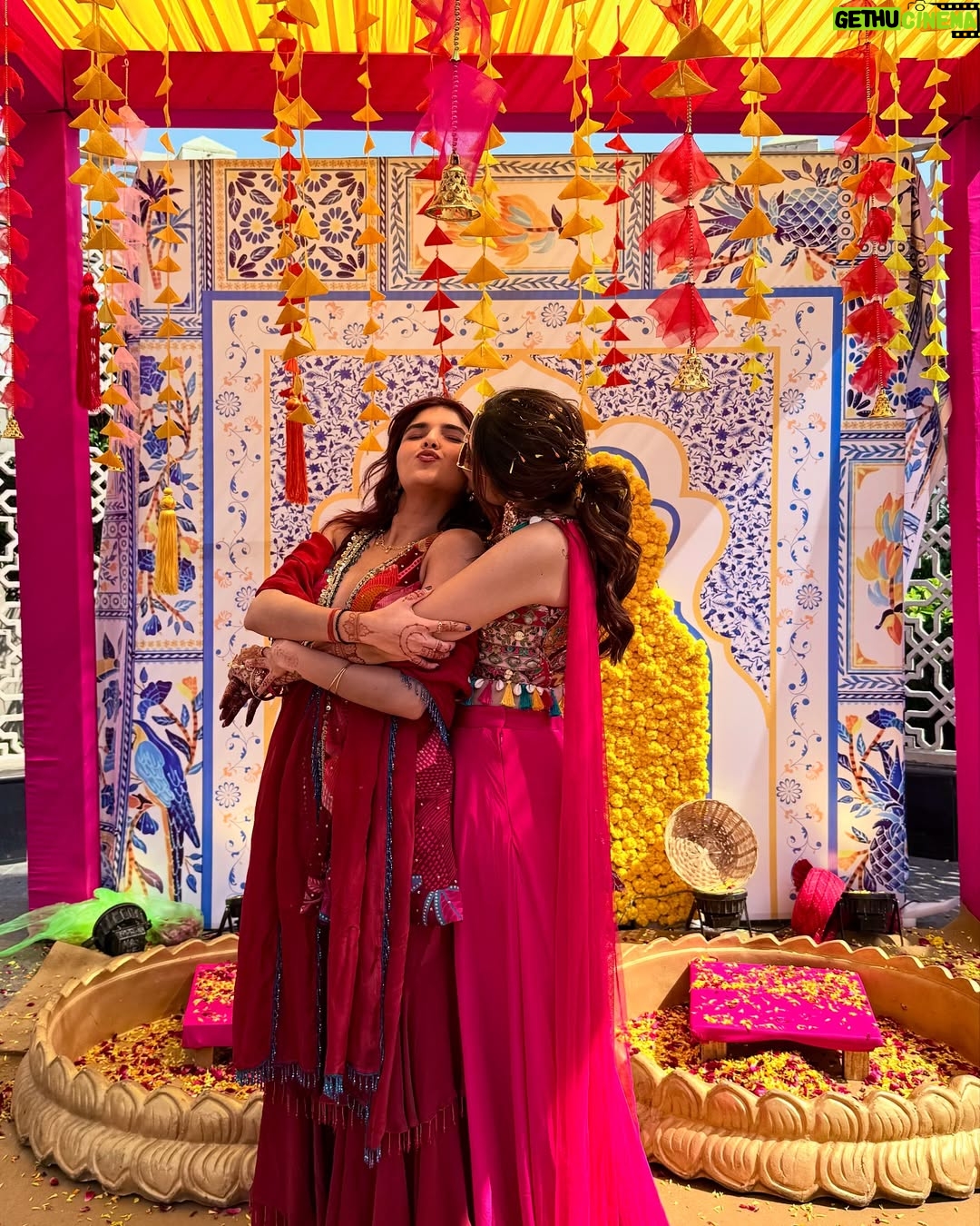Ashi Khanna - 80K Likes - 🌼🌼🌼