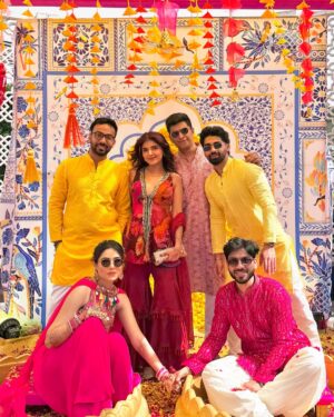 Ashi Khanna Instagram - 🌼🌼🌼