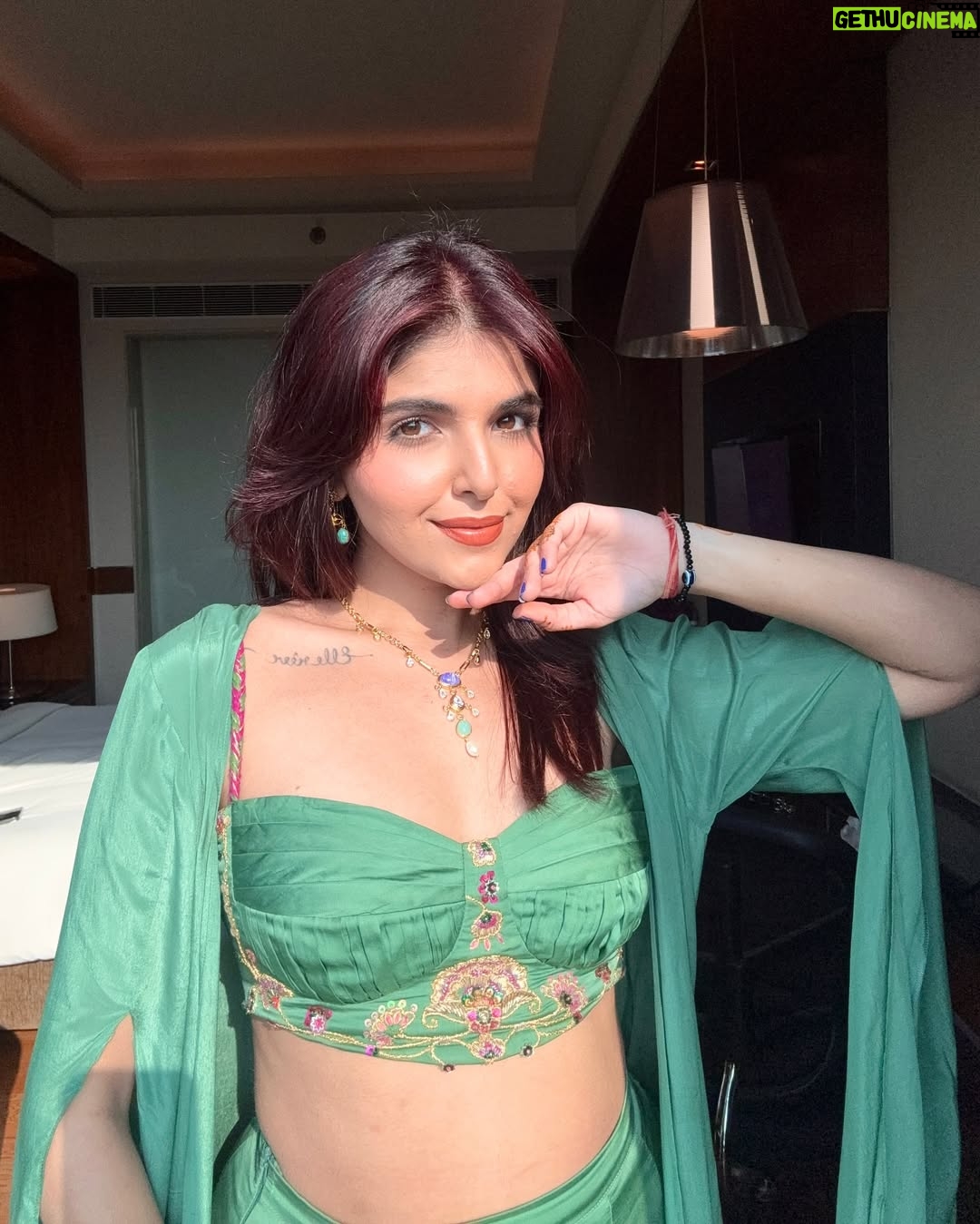 Ashi Khanna - 83.2K Likes - Spent 20 mins ironing my clothes aur fir gaadi me baithte hi dhappa 🤡  forgot to post these heh🥰💓 
.
Wearing: @baisegaba @the.yellow.dot
Jewels: @shoppaksha @spiffypublicrelations