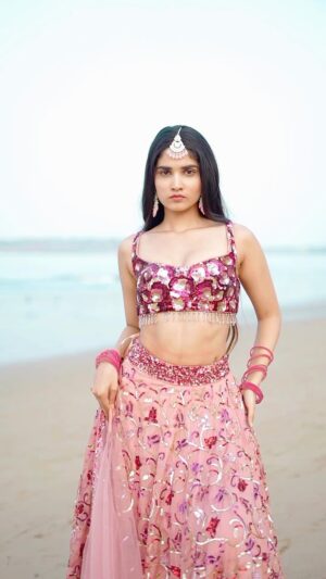 Ashima Chaudhary Instagram - Gulabi Saree 🥰💖kashi distey me?? 🥰💖♥️🥵
.
.
.
outfit- @evableboutique 💗

📸- @rohit__photography____ 🔥
.
✍️- @sumit_pixels_videography 
.
.
.
#marathisong #gulabisadi #outdoorvideography #model #ashima #explore #explorepage #reels #reelsindia #reelsinstagram