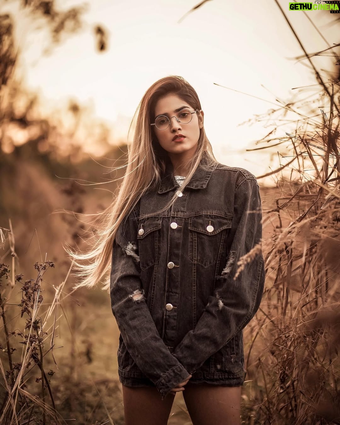 Ashima Chaudhary - 109.9K Likes - “I like my coffee how I like myself: dark, bitter, and too hot for you.”
.
.
📸- @amit_dey_photography 
Haircolour- @imranintou 
#ashiqueen ❤️ #harryporterlook 😎#swagging 🌀