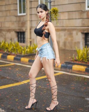 Ashima Chaudhary Instagram - MY LIL WAIST CAN MAKE YOU SWITCH SLIDES.🥵♥️🖤🔥
.
.
.
📸- @rohit__photography____ 🔥
.
.
.
#fashion #otd #modelshoot #picoftheday #thursday #outdoorphotography #ashimachoudhary