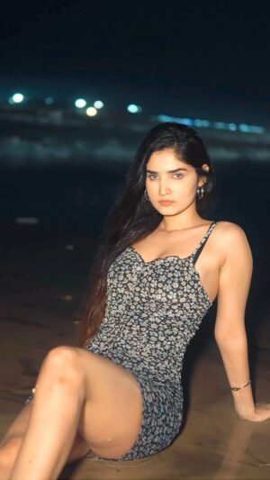 Ashima Chaudhary Instagram - Aada se Dekhlo🥵🙈♥️🔥
.
.
.
.
🎵- @yoyohoneysingh ⭐️@the.shams.here ⭐️
.
.
#bonita #ashimachaudhary #beachvibes #outdoorphotography #yoyohoneysingh #bonitatransition #explore #reels #reelsindia #