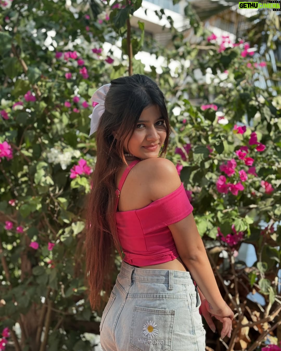 Ashima Saxena - 15.1K Likes - Pretty in pink 🎀

#explore #trending #pink