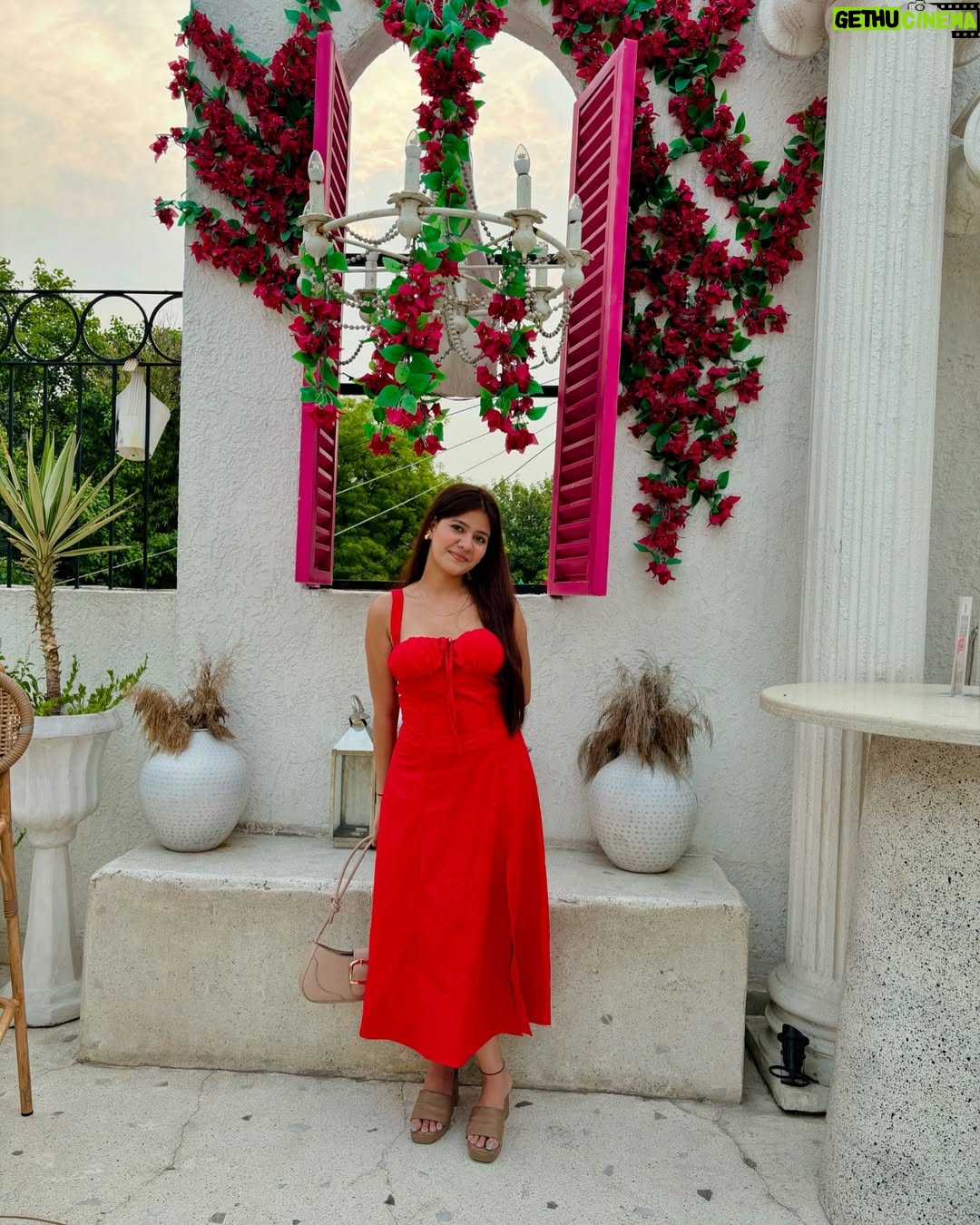 Ashima Saxena - 16.2K Likes - Random posting ♥️