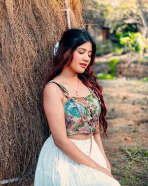 Ashima Saxena Instagram - In my moment 🎀
🎨 @amancreation.28
#ashimaxfam #instagram #explore