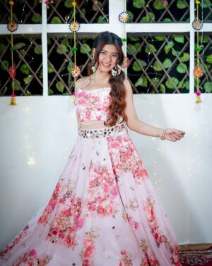 Ashima Saxena Instagram - Desi वातावरण š¦¢šŖ·
( Diwali , Diwali outfit , Diwali post , Diwali 2024 )
#diwali #diwalivibes⨠#diwalioutfit
( Diwali ,